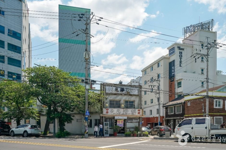 군항마을 역사길 여행 추천 - 메고지고