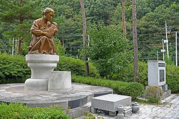 故박정렬여사 추모공원 여행 추천 - 메고지고