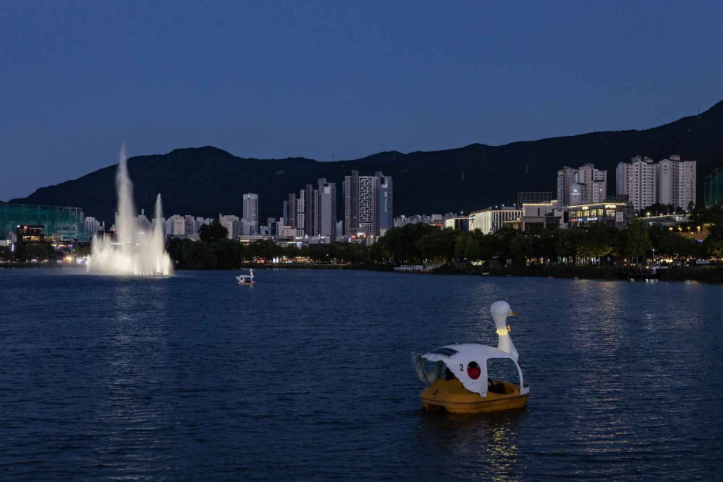 수성못 유원지 여행 추천 - 메고지고