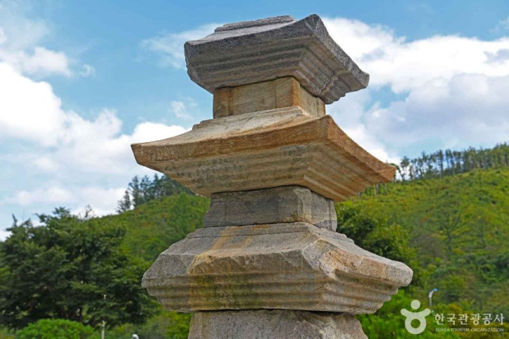 본적사지3층석탑 여행 추천 - 메고지고