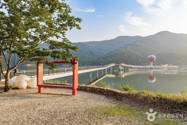 용산저수지 여행 추천 - 메고지고