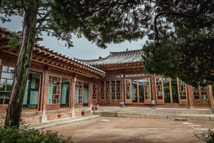 백인제가옥 여행 추천 - 메고지고