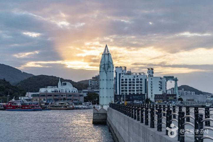 도남항 동방파제 등대 여행 추천 - 메고지고
