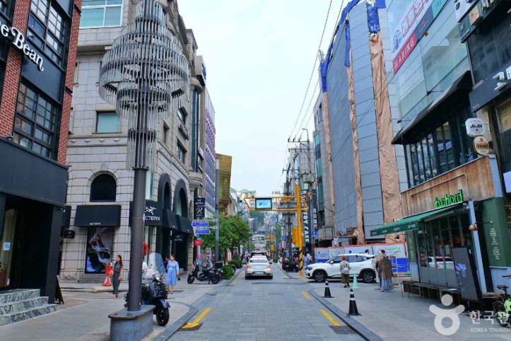 압구정 로데오거리 여행 추천 - 메고지고