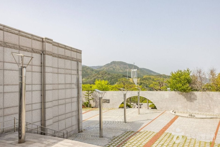 민주공원 여행 추천 - 메고지고