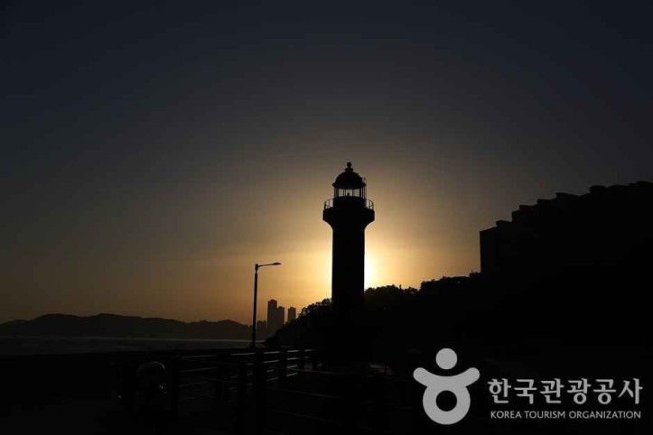 중리항 방파제 등대 여행 추천 - 메고지고