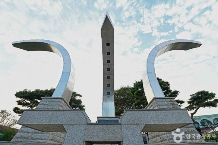 강원 경찰충혼탑 여행 추천 - 메고지고
