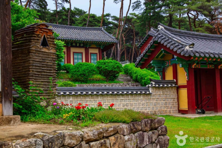 신장절공묘역 여행 추천 - 메고지고