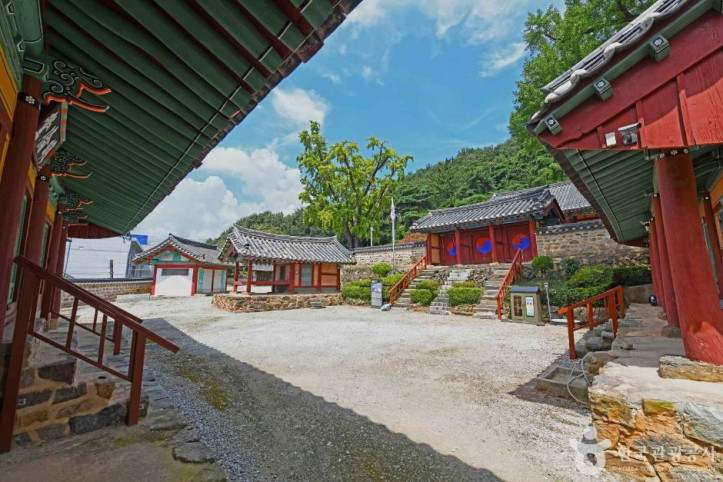 고창향교 여행 추천 - 메고지고