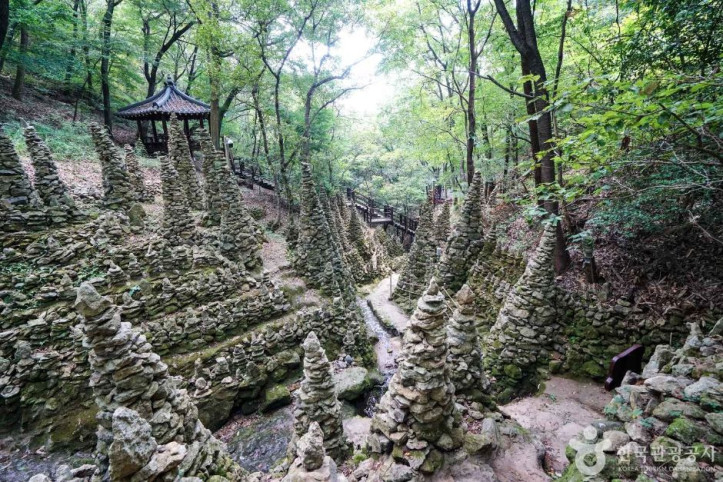 팔용산 돌탑 여행 추천 - 메고지고
