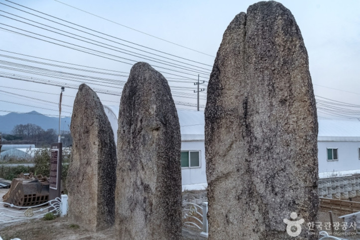 사암리선돌 여행 추천 - 메고지고