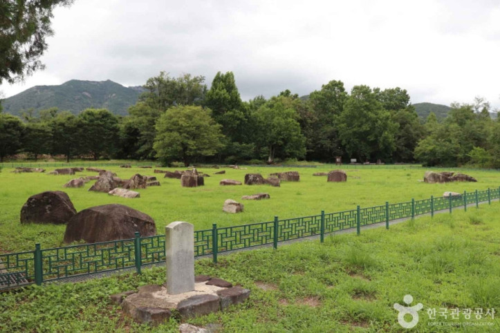 계룡산신도내주초석석재 여행 추천 - 메고지고