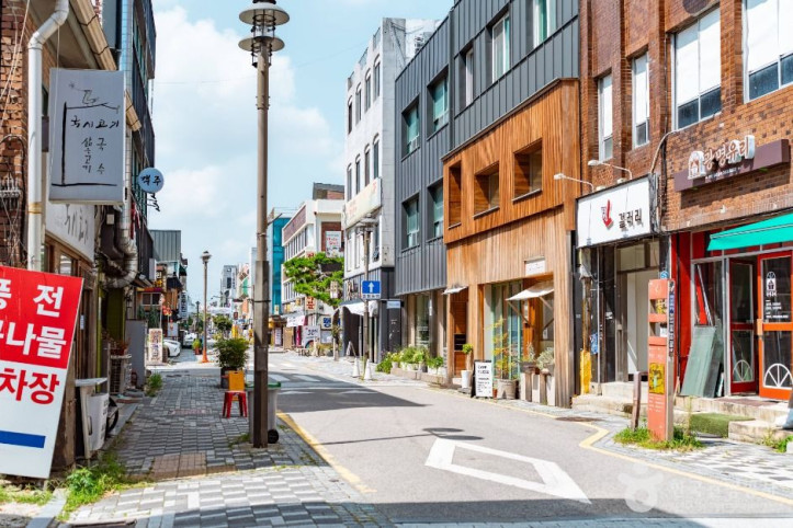 전주 동문예술거리 여행 추천 - 메고지고