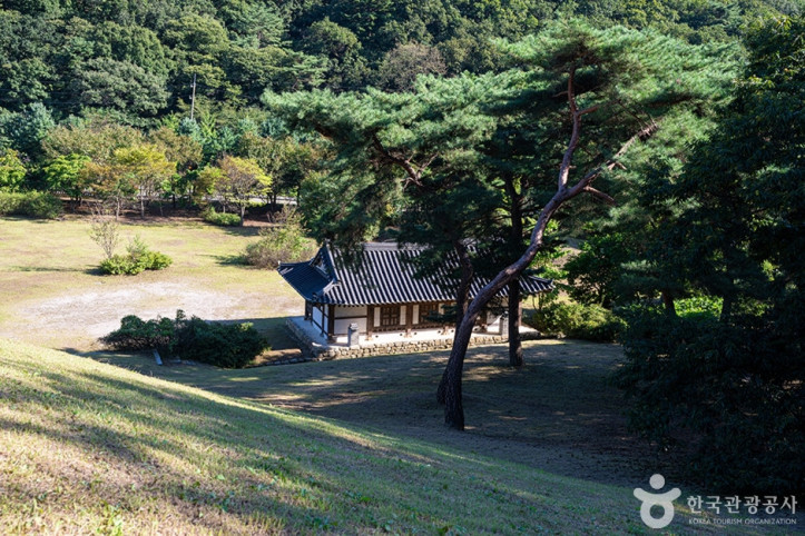권율장군묘 여행 추천 - 메고지고