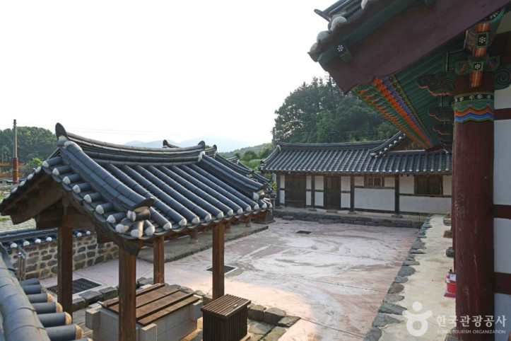홍산향교 여행 추천 - 메고지고