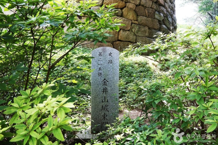 금정산성 동문 여행 추천 - 메고지고