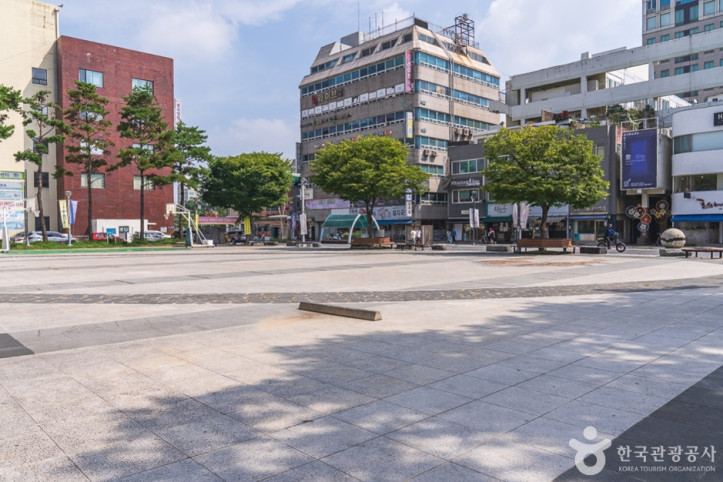 청주청소년광장 여행 추천 - 메고지고