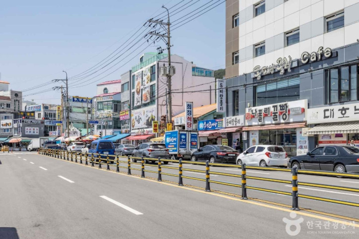 통영항 꿀빵거리 여행 추천 - 메고지고