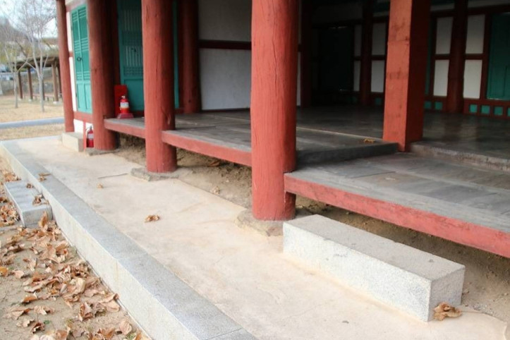 창원 진해현 관아 및 객사유지 여행 추천 - 메고지고