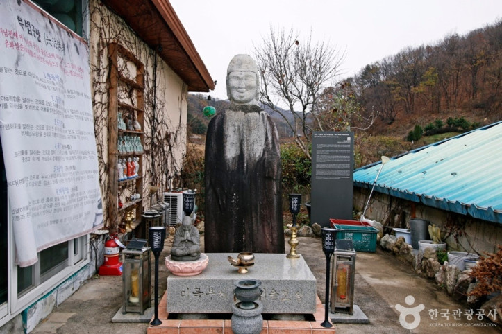 충주 지당리 석조여래입상 여행 추천 - 메고지고