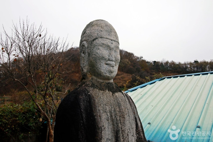 충주 지당리 석조여래입상 여행 추천 - 메고지고