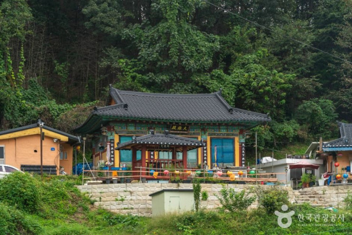 봉학사(충주) 여행 추천 - 메고지고