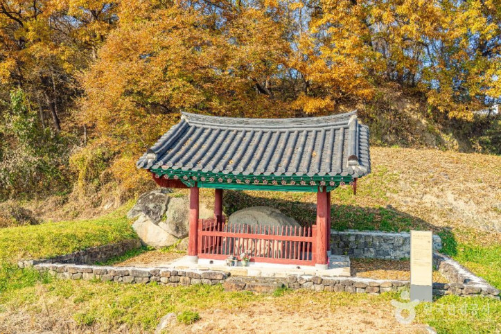 영주 신암리 마애여래삼존상 여행 추천 - 메고지고