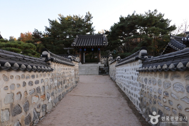 관훈동 민씨 가옥 (구 부마도위박영효가옥) 여행 추천 - 메고지고
