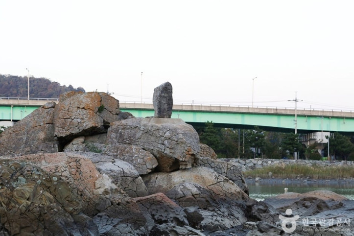 망산도·유주암 여행 추천 - 메고지고