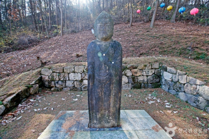 충주 강천리 석조여래입상 여행 추천 - 메고지고
