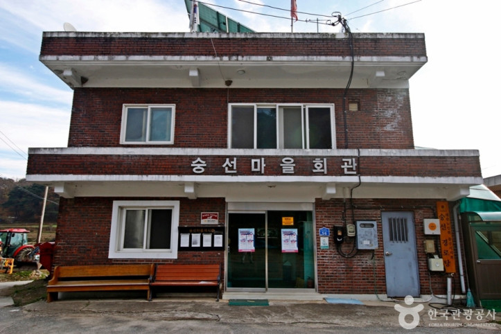 충주 숭선사지 당간지주 여행 추천 - 메고지고