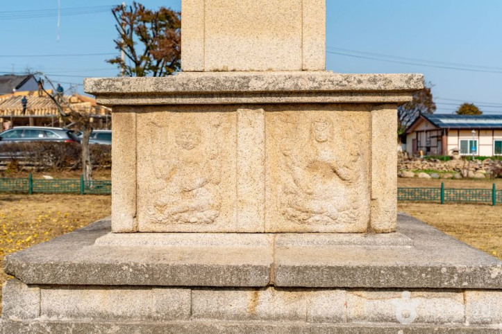 경주 남산동 동ㆍ서 삼층석탑 여행 추천 - 메고지고