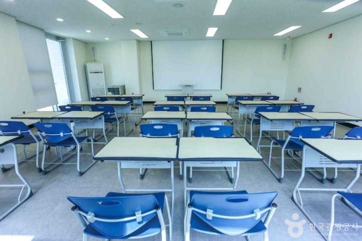 대구출판산업지원센터 여행 추천 - 메고지고