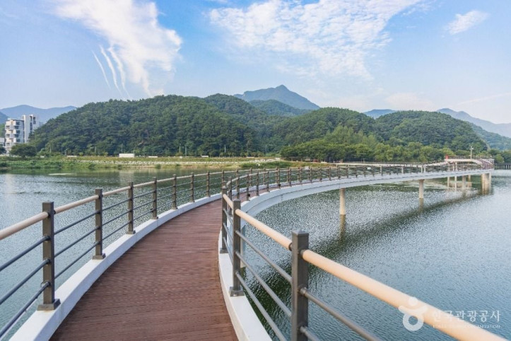 용산저수지 여행 추천 - 메고지고