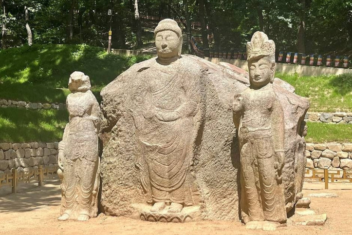 경주 굴불사지 석조사면불상 여행 추천 - 메고지고