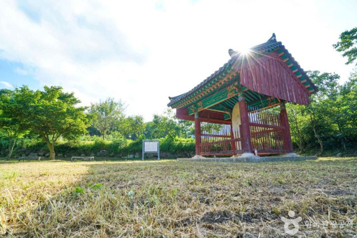 거창 강남사지 석조여래입상 여행 추천 - 메고지고