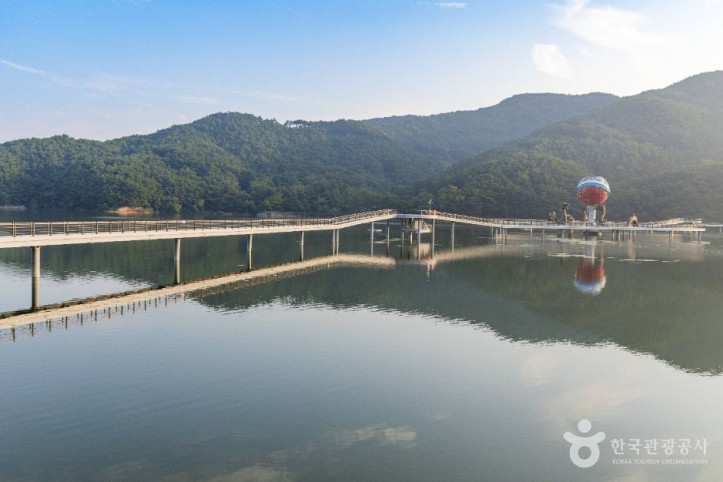 용산저수지 여행 추천 - 메고지고