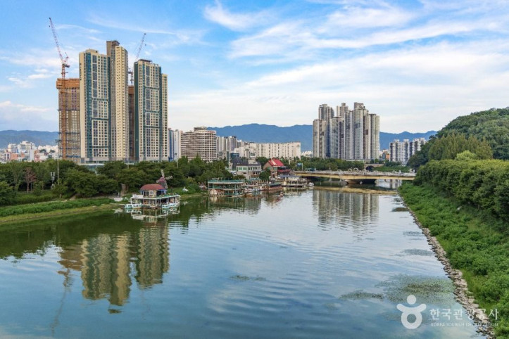 춘천시 수변공원 여행 추천 - 메고지고