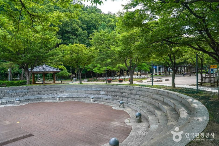 운암지 수변공원 여행 추천 - 메고지고