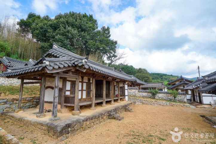 하동 경현당(인천서원) 여행 추천 - 메고지고