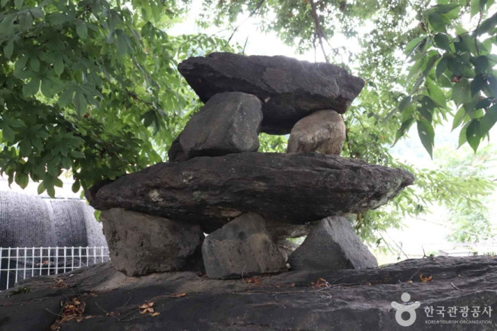 충주 조동리 지석묘 여행 추천 - 메고지고