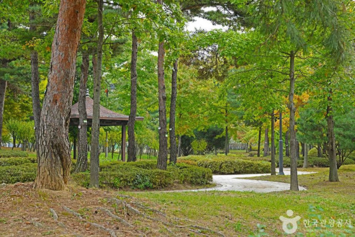 만석거공원 여행 추천 - 메고지고