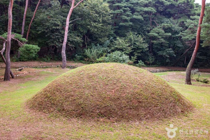 경주 법흥왕릉 여행 추천 - 메고지고