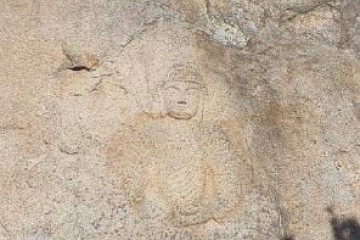 경주 남산 신선암 마애보살반가상 여행 추천 - 메고지고