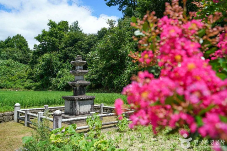 거창 갈계리 삼층석탑 여행 추천 - 메고지고