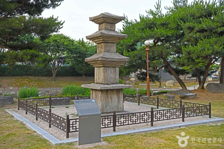 음성 읍내리 삼층석탑 여행 추천 - 메고지고
