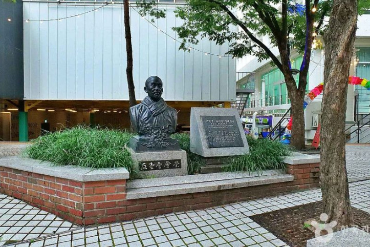 우당 이회영 선생 흉상 여행 추천 - 메고지고