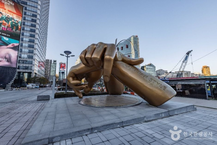 코엑스동측광장 여행 추천 - 메고지고