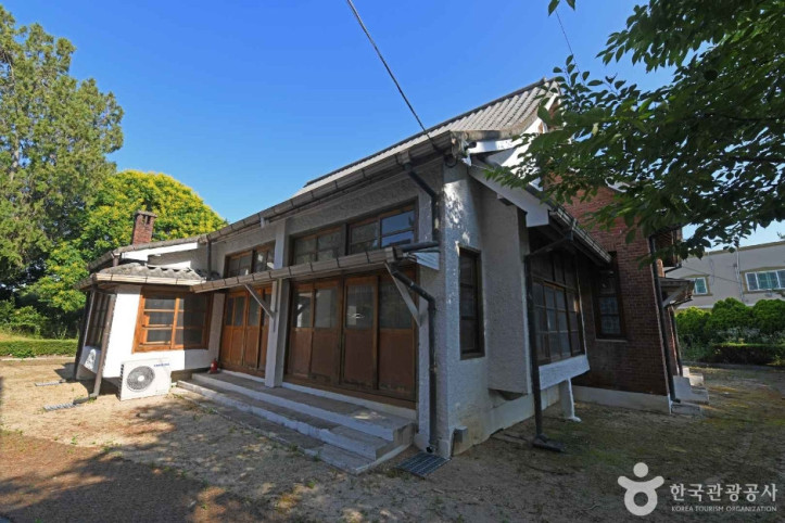 구 강경공립상업고등학교 관사 여행 추천 - 메고지고