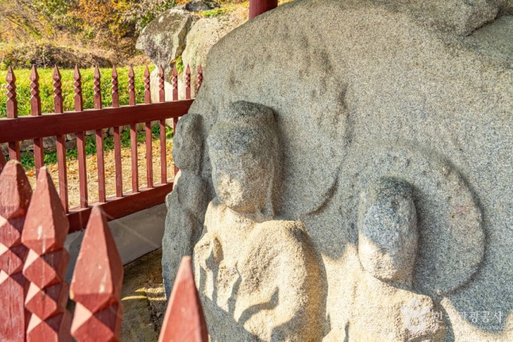 영주 신암리 마애여래삼존상 여행 추천 - 메고지고